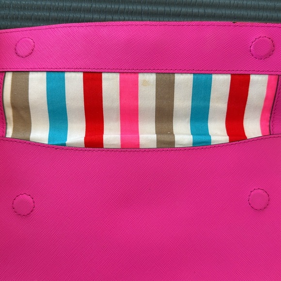 Kate spade hot pink clutch with magnetic closure and wrist strap - Picture 3 of 4